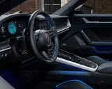 Der porsche 911 innenraum mit blauen Akzenten und digitalem Cockpit. Luxuriöses Leder und Carbon-Details.