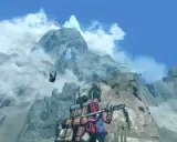 Wspinaczka w górę, ku szczytom górskim, z motylem i chmurami.