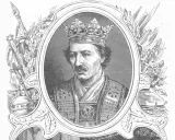 Portret Władysława II Jagiełły w koronie i bogatym stroju, otoczony symbolami władzy i zwycięstwa.
