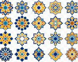 Eine Sammlung von geometrischen, sternförmigen Ornamenten in Blau, Gelb und Braun, die an ein islamisches Muster erinnern.