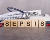 Sepsa: objawy alarmowe. Kiedy natychmiast wezwać pogotowie?