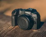 Lustrzanka Canon 2025: Czy warto? Wybierz idealny model!