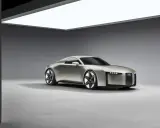 Futuristischer Audi-Sportwagen in Silber, der als audi tt nachfolger vorgestellt wird. Seine Linien sind fließend, die Front mit integrierten Lichtern und dem Audi-Ring-Logo.