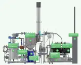 Schema eines biomasse heizkraftwerks: Holzgas wird erzeugt, gefiltert, gekühlt und verbrannt, um Strom zu erzeugen und Wärme zu gewinnen.