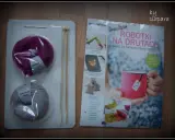Zestaw do robótek na drutach dla dzieci z opisem. W zestawie włóczki i druty. Czas na tworzenie pięknych projektów!