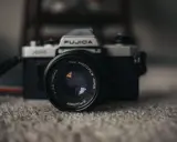 Klasyczny aparat Fujica ADM, świadectwo historii aparatu fotograficznego, z obiektywem X-Fujinon.