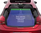 Vista del maletero del SEAT Leon por dentro, mostrando su gran capacidad de carga de 1301 litros con asientos plegados.