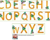 Lettere da stampare per striscioni, con fiori colorati che decorano ogni lettera dell'alfabeto.