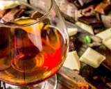 Brandy czy whisky? Rozwiej wątpliwości surowce, smak, podanie