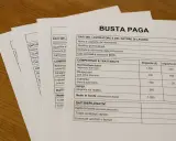 Busta paga con dettagli retributivi, contributi e imposte. Si evince che i giorni festivi vengono pagati, come indicato nelle voci "Straordinari" e "Eventuali arretrati o bonus".