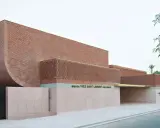 Das Musée Yves Saint Laurent in Marrakesch, ein Meisterwerk aus Ziegeln und Stein, lädt zu einer Reise durch die Mode ein.