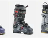 Trzy buty narciarskie Dalbello w różnych kolorach: fioletowy, ciemnoszary i jasnoszary.