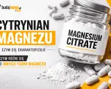 Czy cytrynian magnezu jest szkodliwy? Słoik z białym proszkiem i tabletkami, etykieta "Magnesium Citrate".