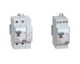 Deux interrupteurs différentiels Legrand DX3-ID, l'un de 40A et l'autre de 63A, avec une sensibilité de 30mA.