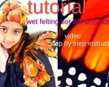 Dziewczynka w czapce i szalu z filcu na mokro. Tutorial: filcowanie na mokro krok po kroku.