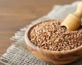 Schüssel mit Buchweizen, ideal für eine gesunde Ernährung bei Diabetes.
