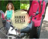 Kobieta prezentuje fotelik rowerowy Hamax Siesta, idealny do bezpiecznych podróży z dzieckiem.