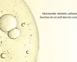 Gouttes dans un liquide clair, évoquant la pureté et les bienfaits de la niacinamide pour la peau.