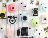 Aparat, co drukuje zdj: Jak wybrać Instax/Polaroid? Koszt zdjęcia!