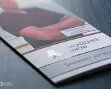 Ulotka z Damiana Zaborowskim, specjalistą ortopedii, reklamuje "Odmładzanie Stawów". Folia soft skin nadaje jej elegancki wygląd.