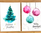 Dos postales navideñas: un árbol verde con adornos dorados y "Felices Fiestas", y tres esferas rosas y turquesas con "Feliz Navidad". ¡Una postal navidad facil y hermosa!
