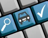 Klawisze z ikonami: lupa, samochód, zaznaczenie. Ułatwiają rejestrację samochodu online.