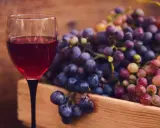 Wino z winogron krok po kroku: Twój pierwszy sukces w domowej piwniczce.