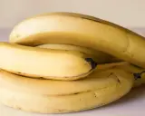 Ein Haufen reifer Bananen. Sie fragen sich, wie viel Kalium hat eine Banane? Diese gelben Früchte sind eine gute Quelle dafür.