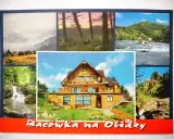 Widok na bacówkę Królowej Jadwigi, otoczoną górami, lasami i rwącą rzeką.