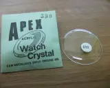 Un vetro esalite Apex, modello 390, pronto per sostituire il cristallo di un orologio.