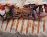 Kebab w tortilli: Jak zawinąć, żeby nie wypadał? Sekrety mistrza