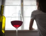 3 lampki wina: Kiedy bezpiecznie usiądziesz za kierownicą?