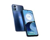 Dwa niebieskie telefony Motorola G Play na białym tle. Jeden z przodu z logo Motorola i napisem "moto g¹⁴", drugi z tyłu z modułem aparatu.