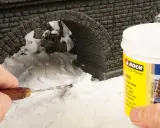 Modellbau: Mit Schnee-Paste von NOCH wird das Modellbahn-Schnee selber machen zum Kinderspiel.