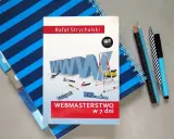 Okładka książki "Webmasterstwo w 7 dni" z grafiką WWW, narzędziami i drabiną, obok zeszytów i długopisów.