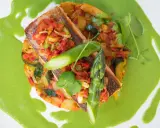 Délicieux poisson sur lit de légumes, nappé d'une sauce verte vibrante. Une des spécialités de Metz qui éveille les papilles.