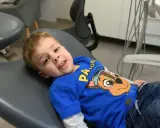 Kiedy z dzieckiem do dentysty? Uniknij próchnicy! Poradnik