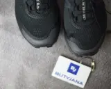 Czarne buty Salomon, model Sense Ride, gotowe na przygodę. Salomon co to za firma? To synonim jakości w obuwiu sportowym.