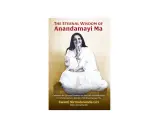 Boken "The Eternal Wisdom of Anandamayi Ma" visar en kvinna i vita kläder, sittande och leende.
