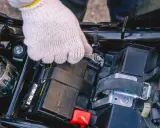 Jak podłączyć prostownik do ciężarówki 24V? Poradnik krok po kroku