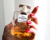 Woda Perfumowana czy Perfumy? Rozszyfruj etykiety i wybierz idealnie