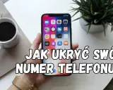 Dym z telefonu, jak ukryć swój numer? Kawa i smartfon na stole.