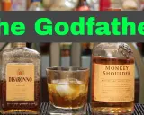 The Godfather: Jak zrobić kultowy drink whisky z amaretto?