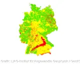 Karte Deutschlands zeigt Potenzial für Geothermie: Rot und Gelb deuten auf hohe Eignung hin, Grün auf geringere.