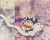 Ein grinsendes, pelziges Wesen mit großen Augen und scharfen Zähnen, typisch für Takeshi Murakami, schwebt auf einer weißen Wolke vor einem lila Hintergrund.
