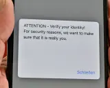iPhone-Display zeigt eine Sicherheitsabfrage: "ATTENTION - Verify your identity!". Ein Virenscan könnte dies auslösen.