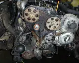 Silnik 1.9 TDI w trakcie wymiany rozrządu. Zastanawiasz się nad wymiana rozrządu 1.9 tdi koszt? To kluczowy element dla żywotności silnika.