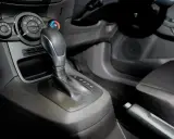 Palanca de cambios automática de Ford. Si tienes problemas con el powershift en España, esta imagen muestra el selector.