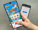 Gra Coin Master na telefonie, obok ekran z PayPalem. Czy to sposób na zarabianie przez aplikacje?