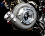 El turbo de un coche, como este Garrett, es una maravilla de la ingeniería que aumenta la potencia del motor.